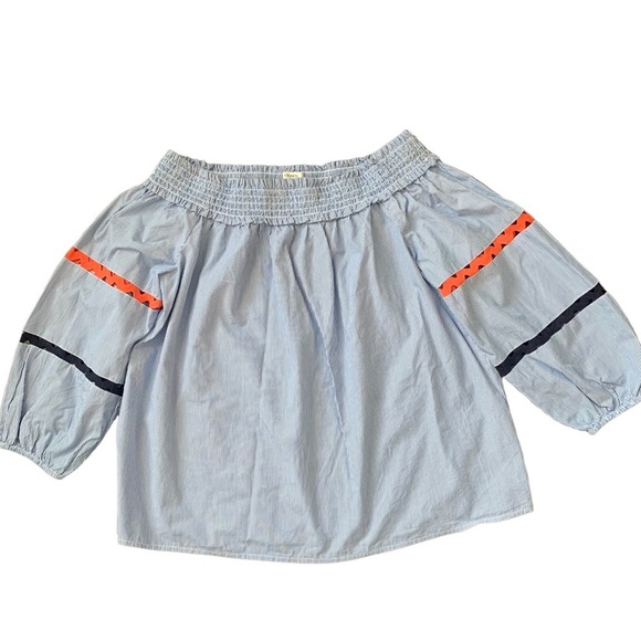 Crown & Ivy off shoulder seersucker blue and white pin stripe shirt size medium - Picture 1 of 6